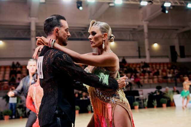 Mit großer Leidenschaft sind Santi und Anna auch als Trainer aktiv, zum Beispiel freitags beim TTC München.